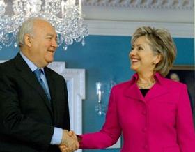 Hillary esirleri İspanya'ya sattı