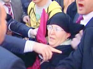 Dayak yiyen çarşaflı CHPli konuştu (VİDEO)