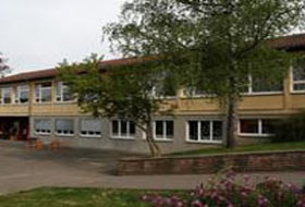 Almanya'daki okula kanlı baskın