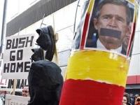 Bush, Ayakkabılarla Karşılandı