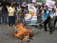 Müslümanların Kafasını Kesecek Hinduya Protesto