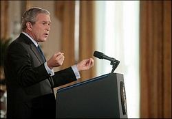 Bush'un  Danışmanları Neden İstifa Ediyor?