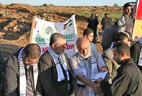 Gazze de şehit ailelerine maddi yardım