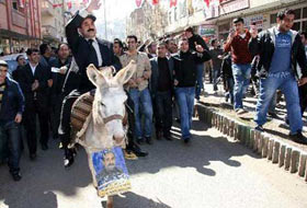 İşte Seçimlerin En İlginç Adayı (FOTO)