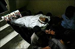 İsrail Direnişçiyi ve Eşini Katletti