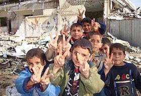 Filistinli çocuklar için oyuncak kermesi