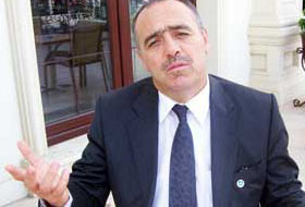 Ada"da taşlar bağlandı köpekler salındı