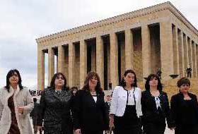 Azerbaycanlı kadın vekiller Erdoğan'ı kızdırdı