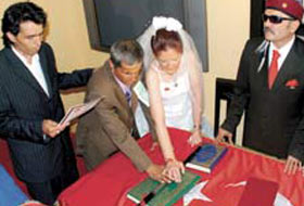 'Mantar' derneklerin darbe yürüyüşü