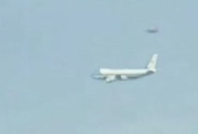 Uçağı Görünce Dua Etmeye Başladılar (VİDEO)