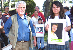 ADD Eyleminde Üniformalı Lise Öğrencileri