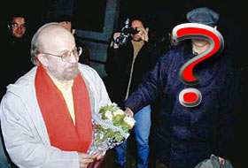 Yalçın Küçük'le aynı karedeki kim?