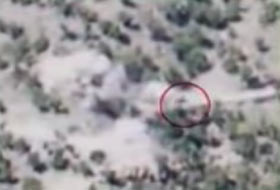 Araçtan fırlayan asker uçuruma düştü (VİDEO)