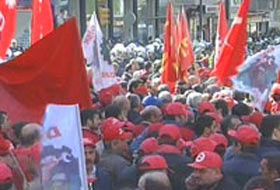 DİSK 3-4 Bin Kişiyle Taksim'e Yürüyor