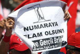 Ergenekon mitinginde 1 numara pankartı (FOTO)