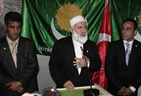 Biri Bu Adamı Koruyor