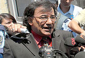 Üzerinden G3 mermesi çıktı