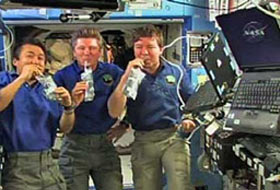 Törenle İdrarlarını İçtiler