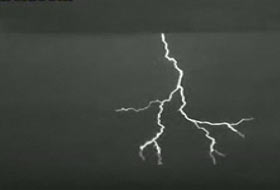 Hindistan'da Tapınağa Yıldırım Düştü