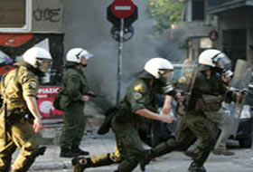 Atina'da İsrail'i protesto eden gruplar polisle çatıştı