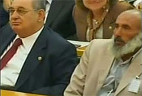 Baykal'ın koltuğuna oturan sakallı kim?