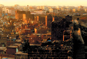 Diyarbakır'da Halk Sandıklara Akın Etti