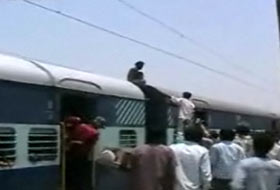 Hindistan'da korkunç intihar (VİDEO)