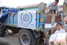 İHH Pakistan'da ara vermeden çalışıyor