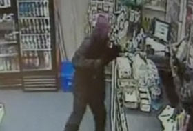 Soygun için girdi, Müslüman oldu (VİDEO)