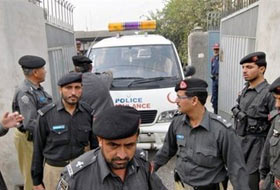 Pakistan'da camiye bombalı saldırı