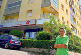 Bu Apartmanda Başörtüsü Yasak