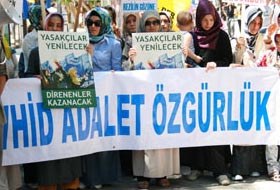 Antalya'da Başörtüsü Eylemi (FOTO)