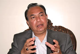 Patani Halife"yi bekliyor