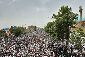 Ahmedinejad Meydanları Doldurdu (FOTO)