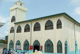 Kamerun"da Okul ve Cami Sevinci