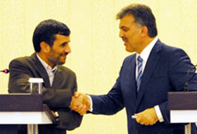 Gül, Ahmedinejad'a Telefon Açtı