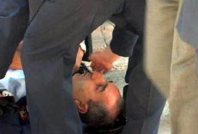 Atatürk Töreni Tuğgeneral'i Bayılttı