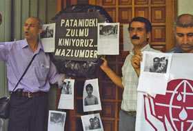 Tayland  Büyükelçiliğine Siyah Çelenk