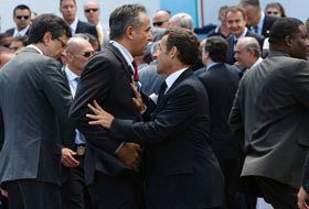 Sarkozy'e Baskın
