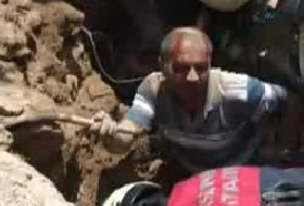 İstanbul'da 3 katlı bina çöktü (VİDEO)