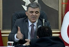 Gül Görevliyi Böyle Azarladı! (VİDEO)