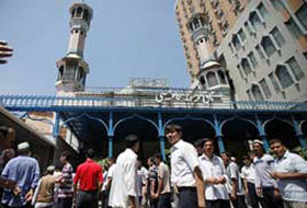 Doğu Türkistan'da camiler doldu