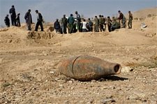 Pakistan'da camiye havan topu