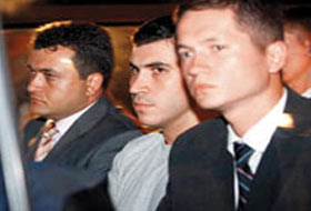 Dindar görünüp irticacı avlamış!