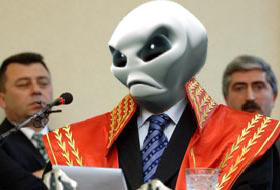 Uzaylı Yargıçlar...