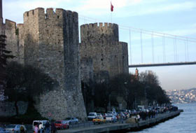 Mescid üzerinde konser inadı