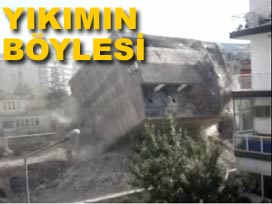 Yıkılan fabrika takla attı - Video