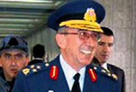 Generalden YAŞ sonrası sürpriz istifa