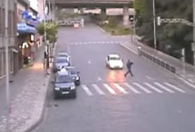 Birbirlerine kurşun yağdırdılar (VİDEO)