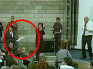 Ayakkabı Eylemcisi Serbest